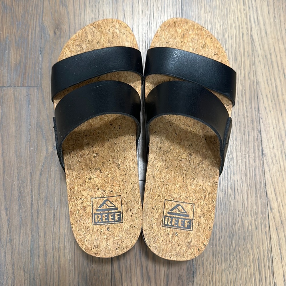 Reef Cushion Vista HI Platform Sandler. Two strap slides. Worn twice.